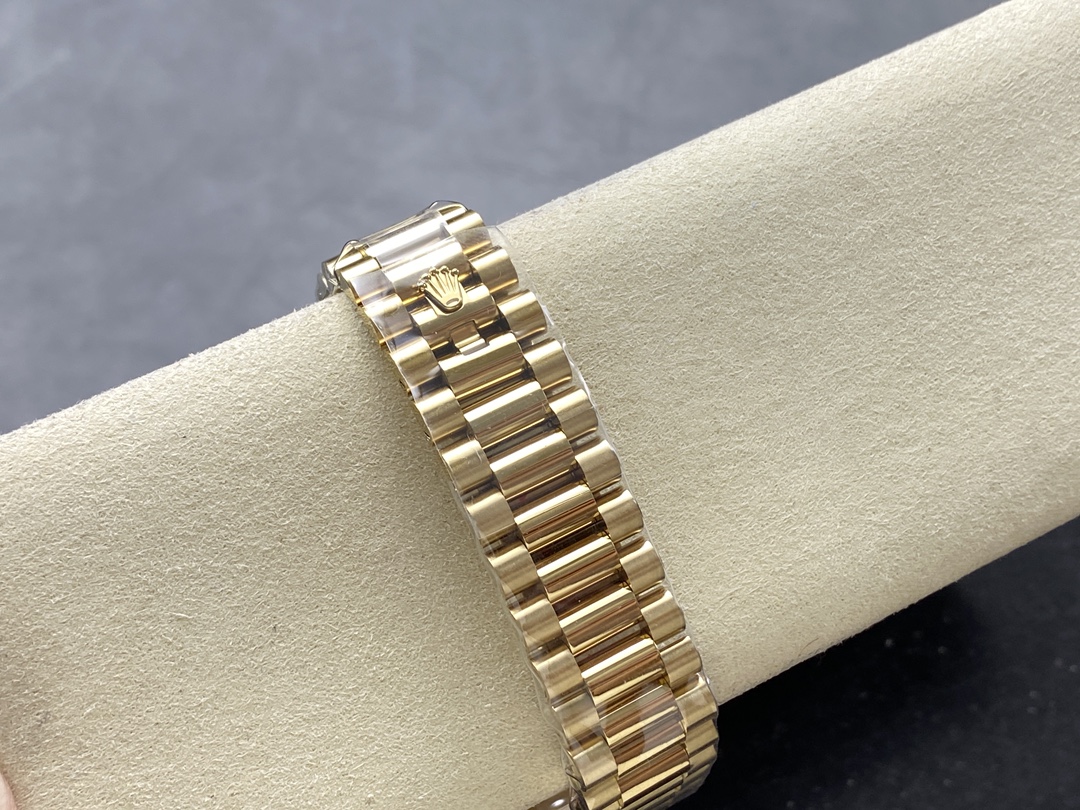 Rolex Day-Date 40 – Yellow Gold Diamond Bezel Ref: 228348RBR Super Clone - Image 6